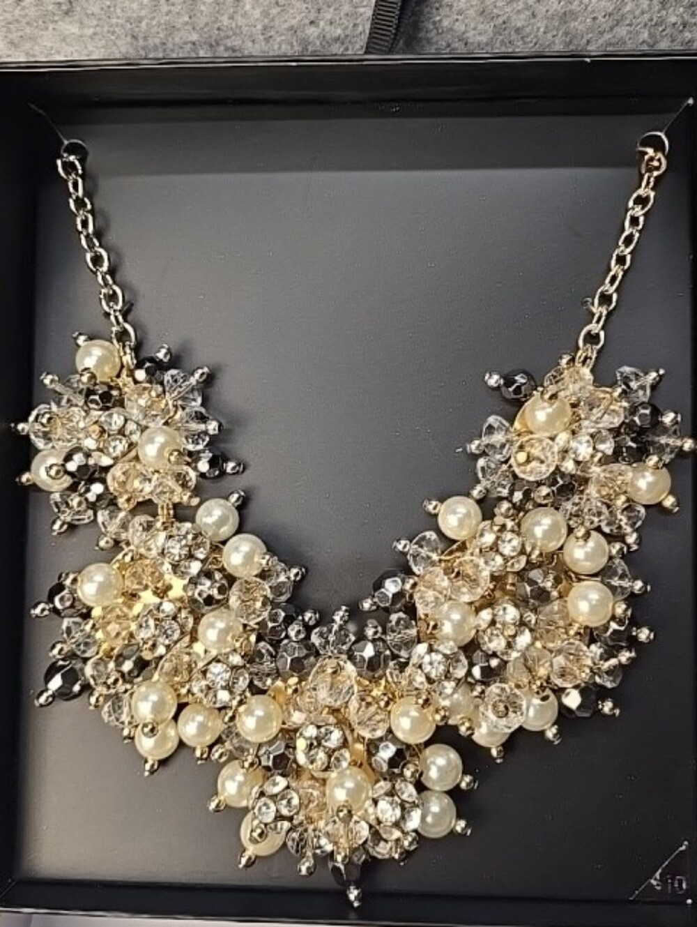Elegant Pearl & Crystal Statement Necklace - Gold Tone